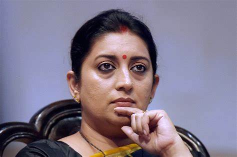 Smriti Irani ने किया सरकारी बंगला खाली, अमेठी में मिली थी