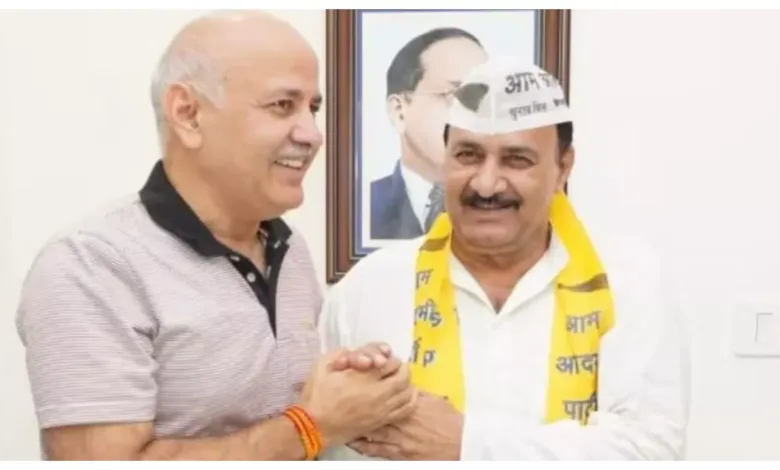 Arvind Kejriwal आए सपने में और डांटा मुझे, 4 दिन बाद ही AAP में वापसी करने वाले पार्षद का दावा 1 Arvind Kejriwal आए सपने में और डांटा मुझे, 4 दिन बाद ही AAP में वापसी करने वाले पार्षद का दावा