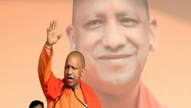 CM Yogi Adityanath ने अफसरों को कहा कि अराजकता फैलाने वालों पर नजर रखें और अफवाहों पर कठोर कार्रवाई करें।