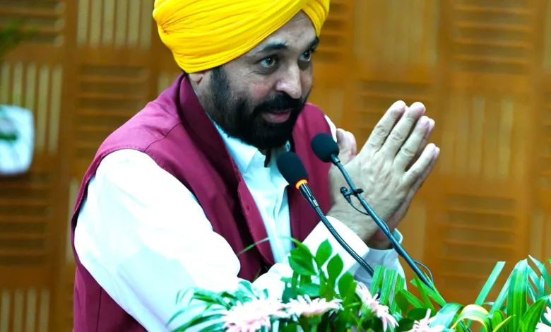 CM Bhagwant Mann: योग्यता के आधार पर सरकारी नौकरियां मिलने से उत्साहित युवाओं ने मुख्यमंत्री की प्रशंसा की