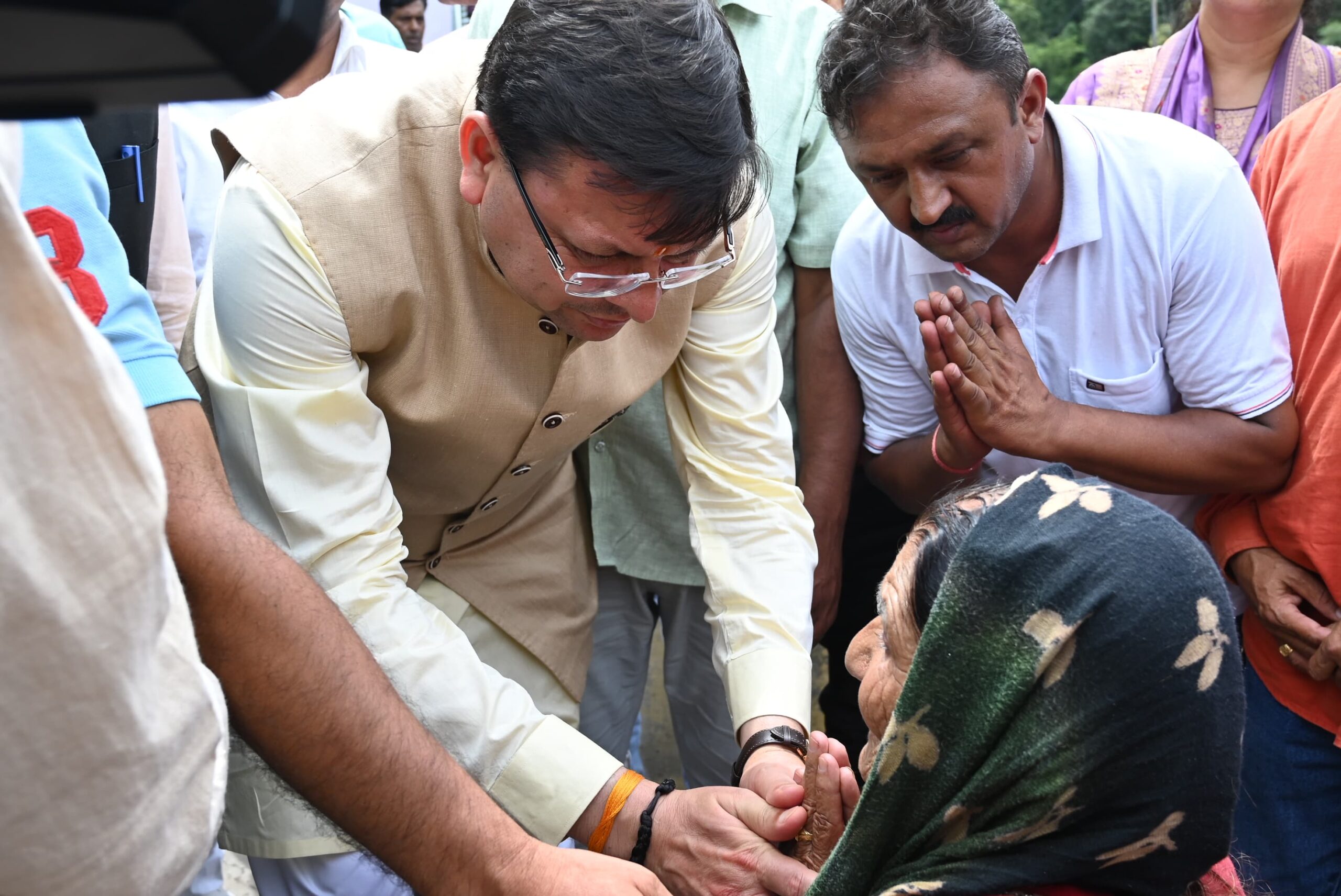 CM Shri Pushkar Singh Dhami ने जनपद टिहरी के आपदाग्रस्त क्षेत्र जखन्याली का स्थलीय निरीक्षण किया