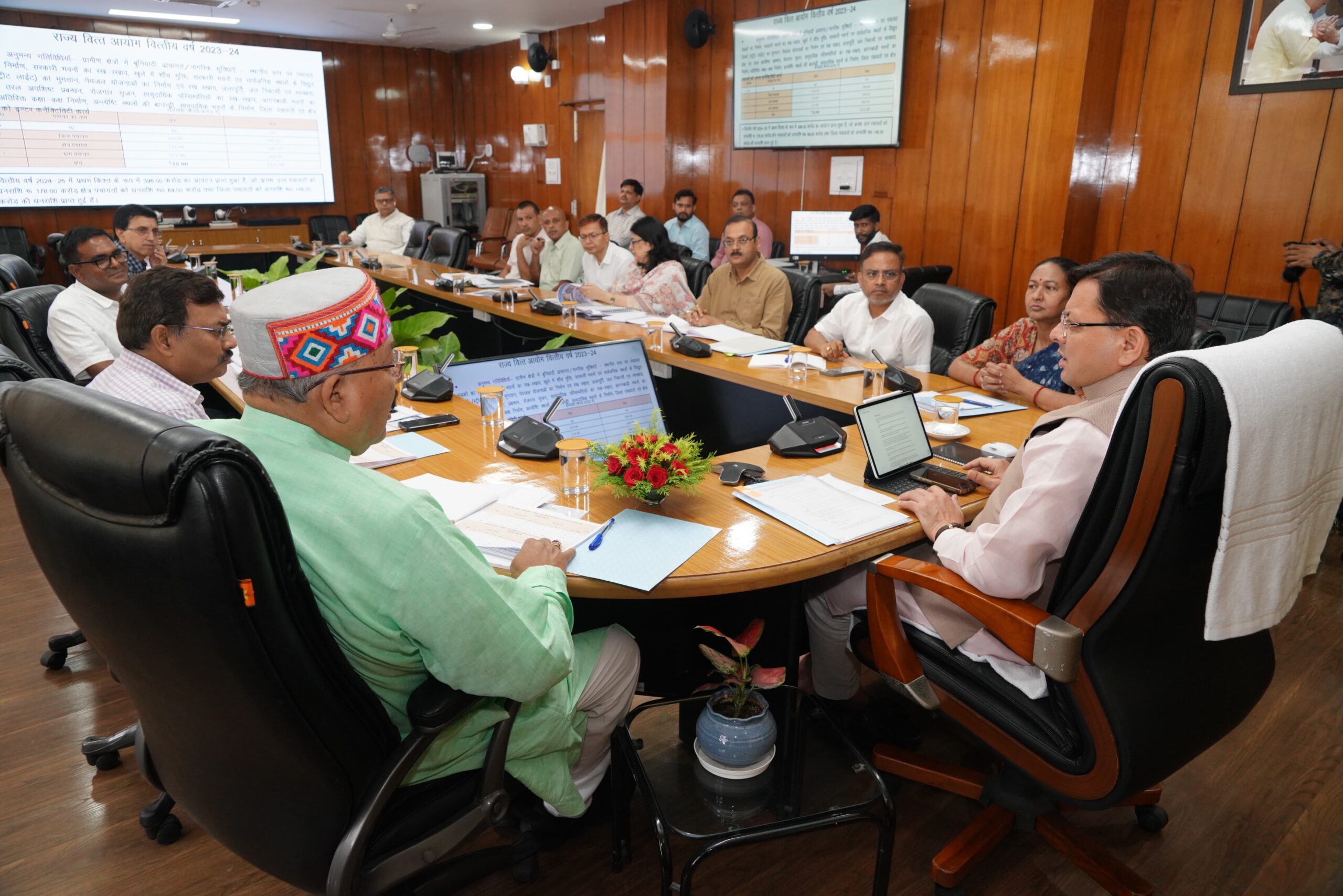 CM Pushkar Singh Dhami ने सचिवालय में पंचायतीराज विभाग की समीक्षा की।