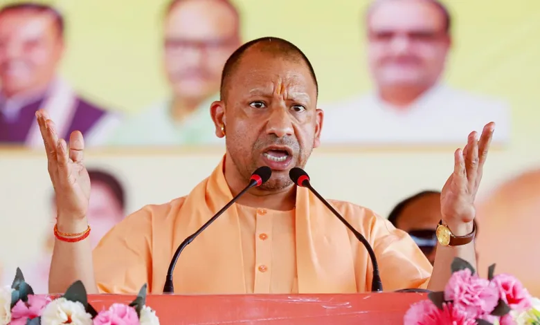 CM Yogi Adityanath जम्मू कश्मीर में कांग्रेस के गठबंधन पर भड़के, कहा कि 'अब्दुल्ला और परिवार के साथ देश विरोधी मनसूबे जाहिर किए.'