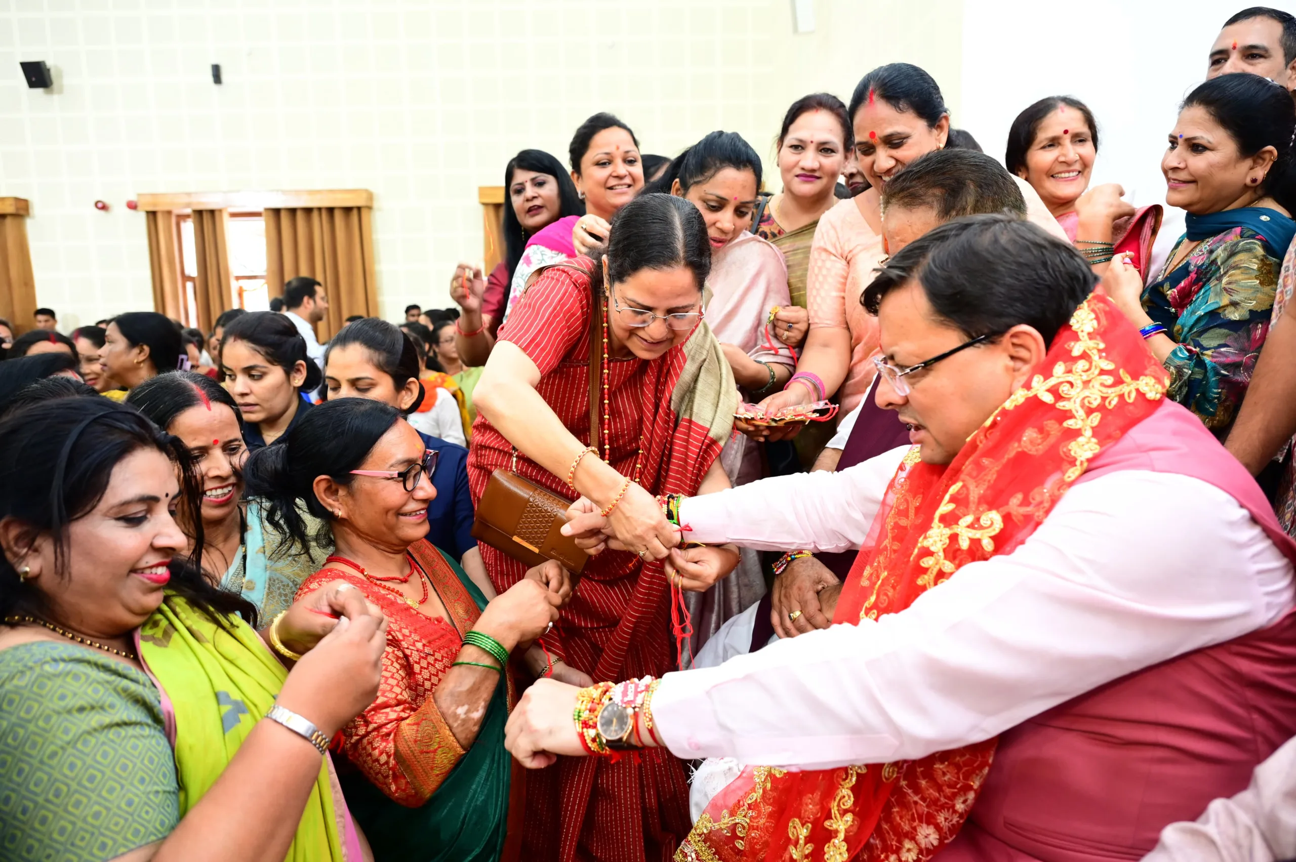 CM Pushkar Singh Dhami: रक्षाबंधन के इस अवसर पर प्रदेश के विभिन्न क्षेत्रों से आई महिलाओं ने मुख्यमंत्री को रक्षा सूत्र बांधा तथा उनके दीर्घायु की कामना की