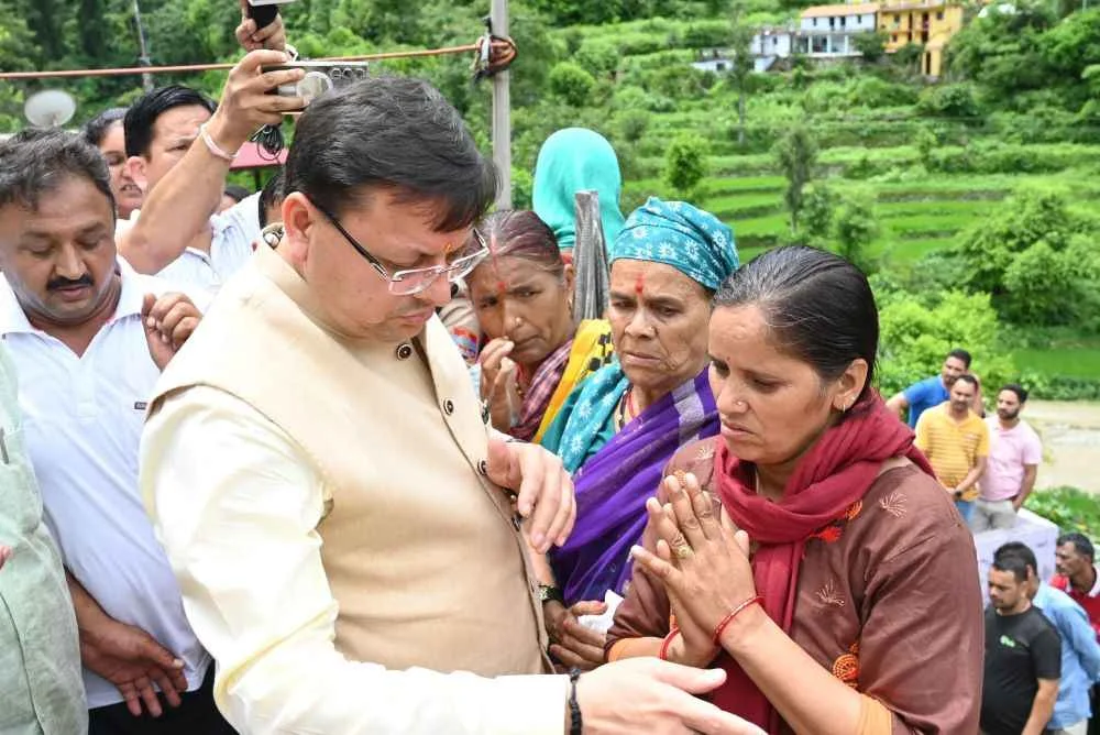 CM Pushkar Singh Dhami ने जनपद टिहरी के आपदाग्रस्त क्षेत्र जखन्याली का स्थलीय निरीक्षण किया