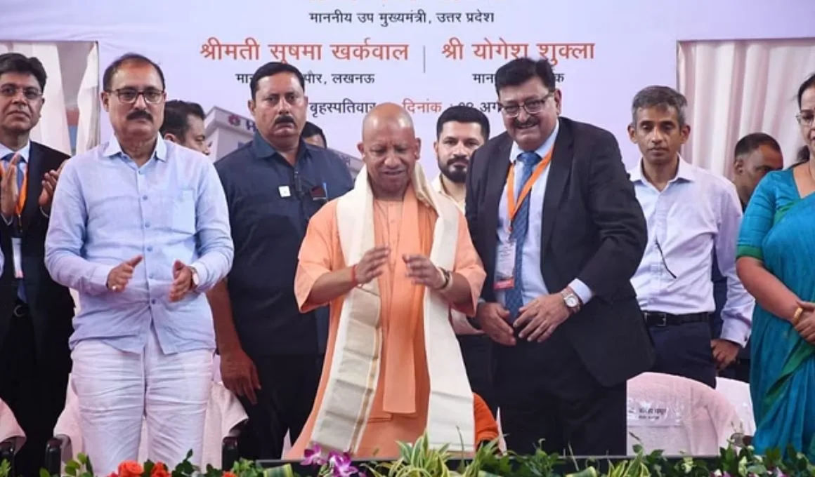 CM Yogi: धरातल पर उतर रहे GIS, योगी ने 300 बेड सुपर स्पेशलिटी हॉस्पिटल का उद्घाटन किया,