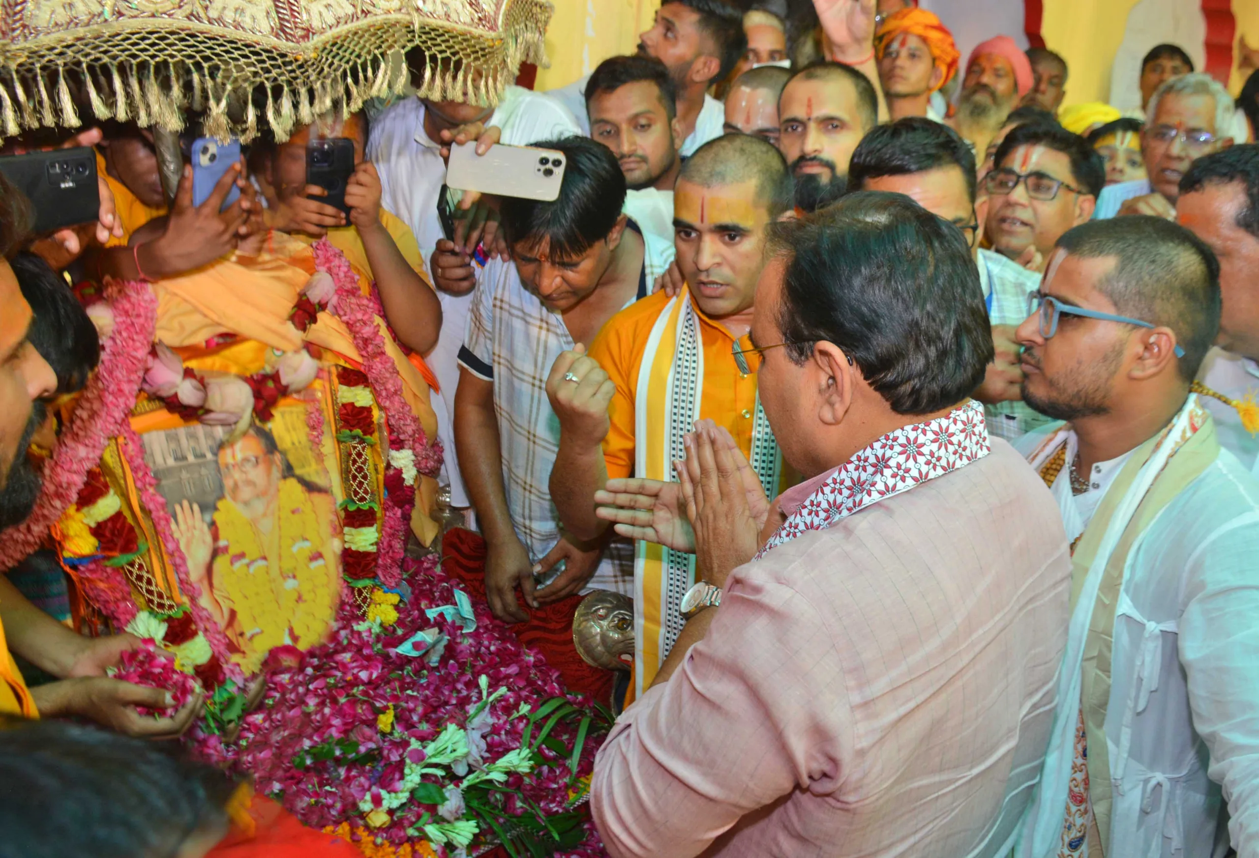 CM Bhajanlal Sharma ने रैवासा पीठाधीश्वर राघवाचार्य जी महाराज के देवलोक गमन पर श्रद्धांजलि अर्पित की