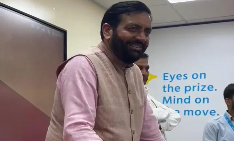 भिवानी में युवाओं से बातचीत में CM Nayab Saini ने कहा कि प्रदेश में बिना पर्ची और बिना खर्चे के नौकरियां दी जा रही हैं 1 भिवानी में युवाओं से बातचीत में CM Nayab Saini ने कहा कि प्रदेश में बिना पर्ची और बिना खर्चे के नौकरियां दी जा रही हैं