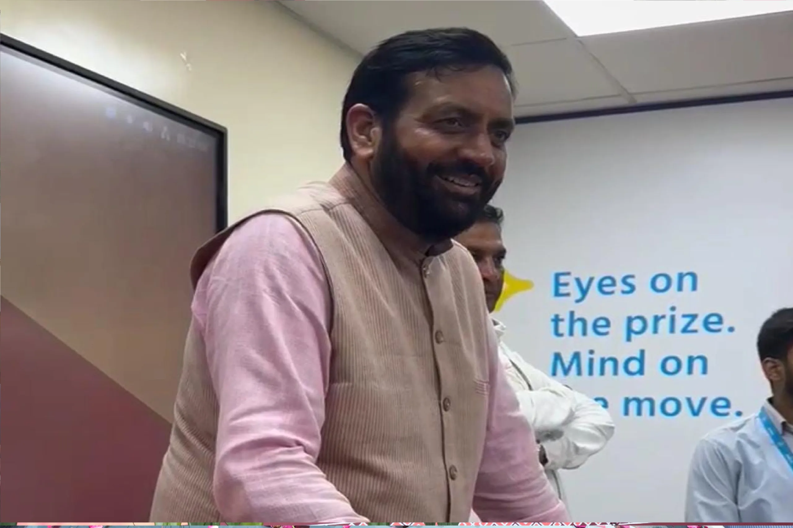 भिवानी में युवाओं से बातचीत में CM Nayab Saini ने कहा कि प्रदेश में बिना पर्ची और बिना खर्चे के नौकरियां दी जा रही हैं