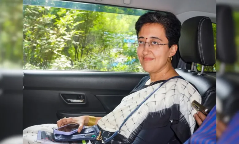 Atishi Oath Ceremony: राष्ट्रपति की मंजूरी के बाद 21 सितंबर को आतिशी दिल्ली की मुख्यमंत्री पद की शपथ लेंगी।