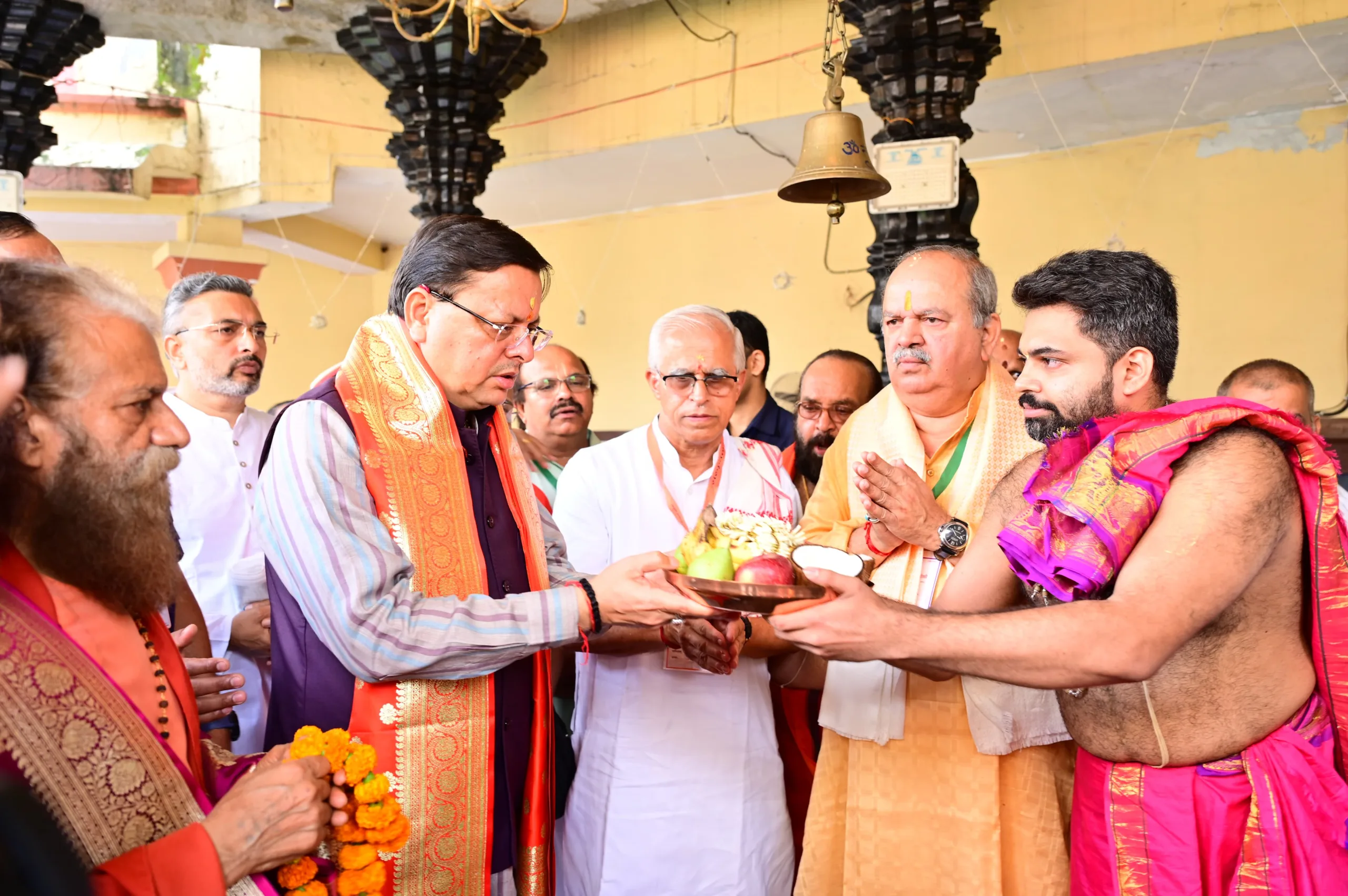 CM Pushkar Dhami ने व्यास मंदिर, भूपतवाला, हरिपुरकलां, देहरादून में संस्कृत भारती द्वारा आयोजित ‘अखिल भारतीया गोष्ठी’ के शुभारंभ सत्र में प्रतिभाग किया।