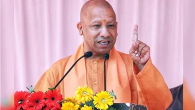 CM Yogi Adityanath ने यूपी में ढाबों और रेस्तरां पर मालिक का नाम-पता लिखने के लिए कानून बदलने का फैसला किया है।