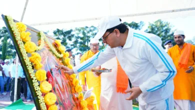 CM Pushkar Dhami ने कार्यक्रम स्थल पर विश्वकर्मा पूजन कर सबको दी शुभकामनाएं