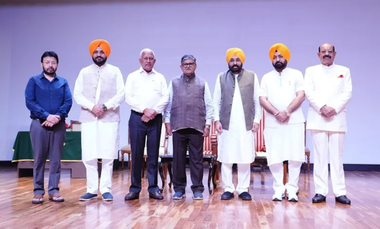 Punjab Cabinet: पंजाब के नवनियुक्त पांच मंत्रियों ने शपथ ली