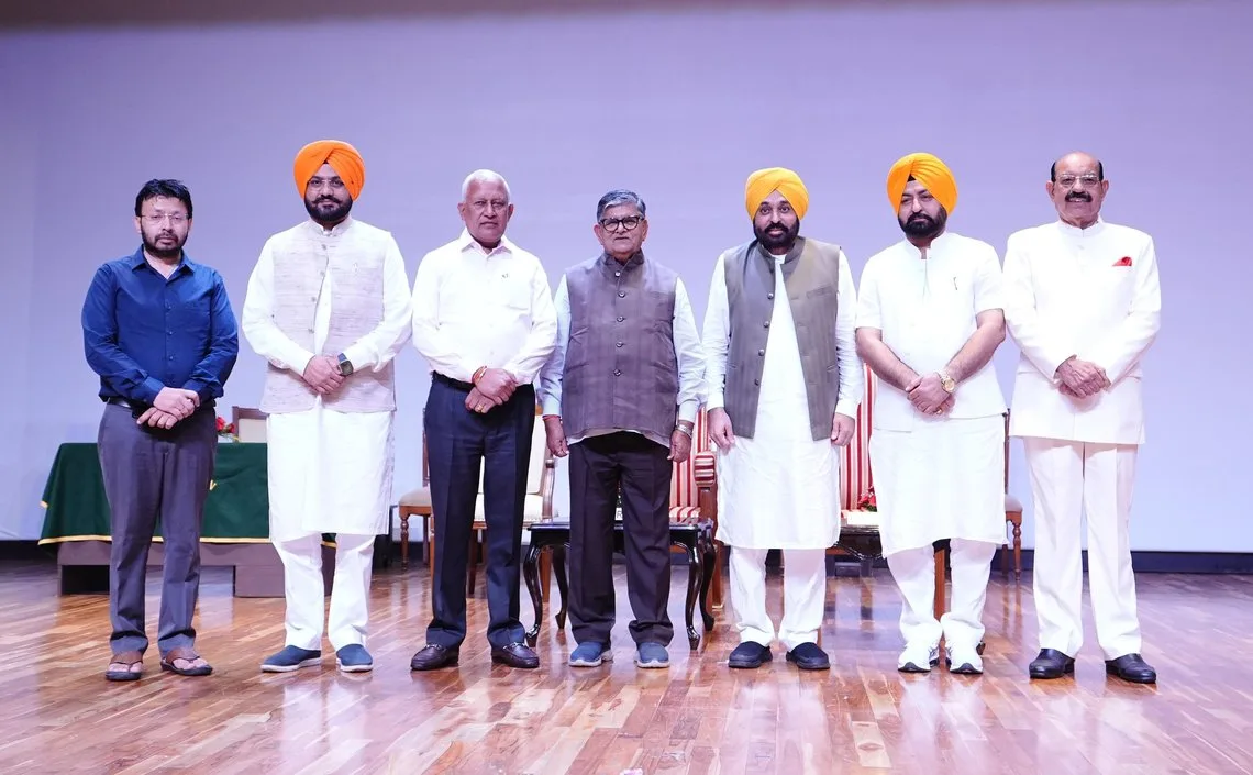 Punjab Cabinet: पंजाब के नवनियुक्त पांच मंत्रियों ने शपथ ली