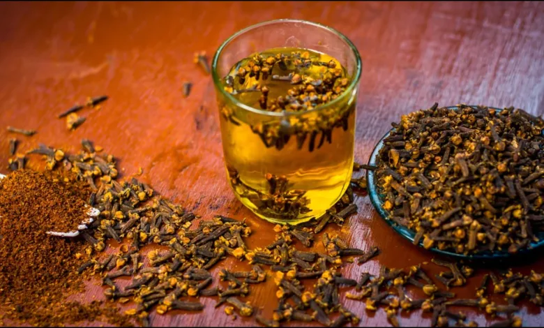 Clove Water Benefits: लौंग का पानी सुबह खाली पेट पीने से आपको इतने लाभ मिलेंगे कि आप हैरान हो जाएंगे; शुगर और मोटापे वाले लोग जरूर पढ़ें।