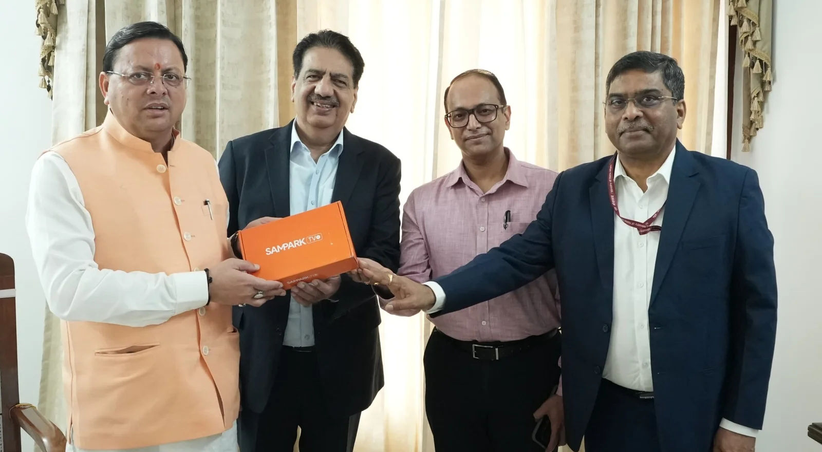 CM Pushkar Dhami से मुख्यमंत्री आवास में सम्पर्क फाउंडेशन के संस्थापक चेयरमैन श्री विनीत नायर ने भेंट की। 12 CM Pushkar Dhami से मुख्यमंत्री आवास में सम्पर्क फाउंडेशन के संस्थापक चेयरमैन श्री विनीत नायर ने भेंट की।