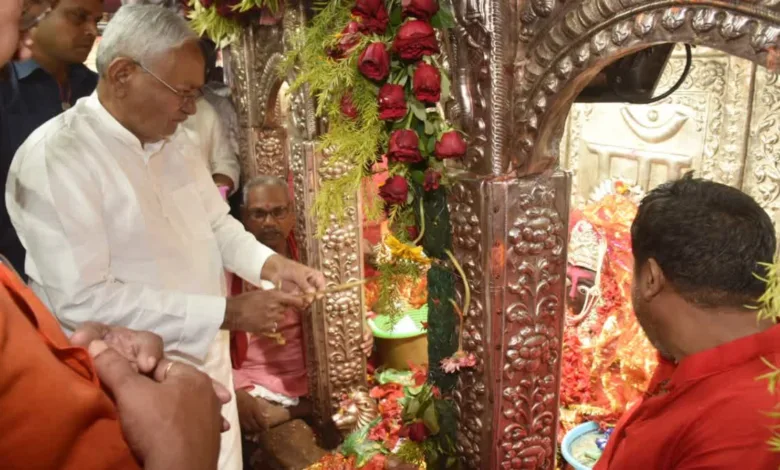 CM Nitish Kumar आज नवरात्रि की महाअष्टमी के दिन अगमकुऑ स्थित शीतला माता मंदिर पहॅुचे