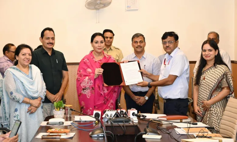 Deputy CM Diya Kumari और पर्यटन सचिव रवि जैन रहे मौजूद हुडको से आरटीडीसी ने किया 415 करोड़ का करार