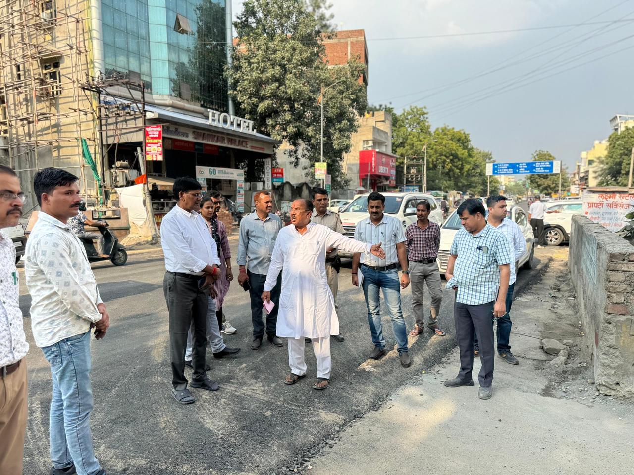 विधानसभा अध्यक्ष वासुदेव देवनानी ने किया कचहरी रोड पर नाला व सड़क निर्माण निरीक्षण