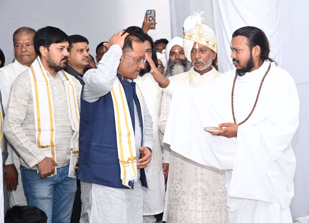 CM Vishnu Deo Sai ने भण्डारपुरी धाम में गुरुगद्दी आसन के दर्शन कर प्रदेश की खुशहाली की कामना की