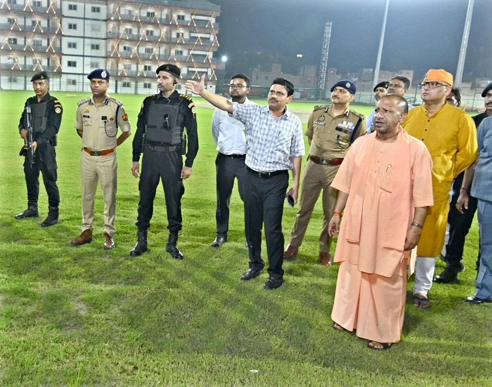CM Yogi Adityanath ने वाराणसी में सिगरा स्थित डॉ0 सम्पूर्णानन्द स्पोर्ट्स स्टेडियम में कराये जा रहे नवीनीकरण कार्याें का निरीक्षण किया