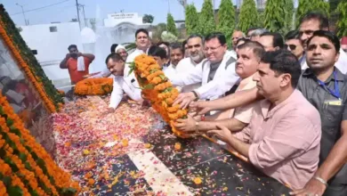 CM Pushkar Dhami ने राज्य आन्दोलनकारी शहीद स्मारक में पुष्पांजलि अर्पित कर शहीदों को श्रद्धांजलि दी।