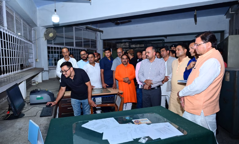 CM Pushkar Dhami ने किया संभागीय परिवहन कार्यालयए हल्द्वानी का औचक निरीक्षण 1 CM Pushkar Dhami ने किया संभागीय परिवहन कार्यालयए हल्द्वानी का औचक निरीक्षण
