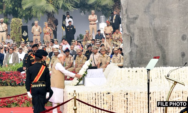 प्रधानमंत्री श्री नरेन्द्र मोदी ने पुलिस स्मृति दिवस पर पुलिस कर्मियों को श्रद्धांजलि अर्पित की