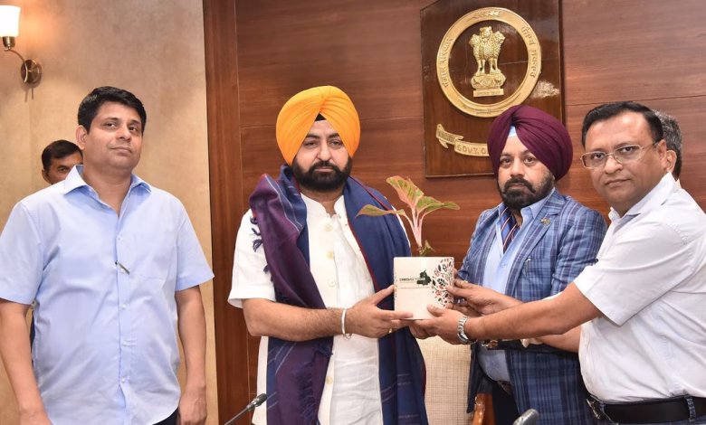 आवास एवं शहरी विकास मंत्री Hardeep Singh Mundian ने क्रेडाई के साथ मैराथन बैठक की 1 आवास एवं शहरी विकास मंत्री Hardeep Singh Mundian ने क्रेडाई के साथ मैराथन बैठक की