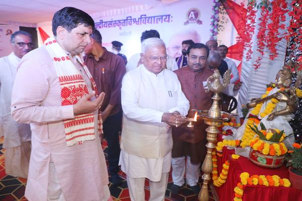 Governor Mangubhai Patel केन्द्रीय संस्कृत विश्वविद्यालय अखिल भारतीय स्पर्धा के शुभारम्भ कार्यक्रम में शामिल हुए