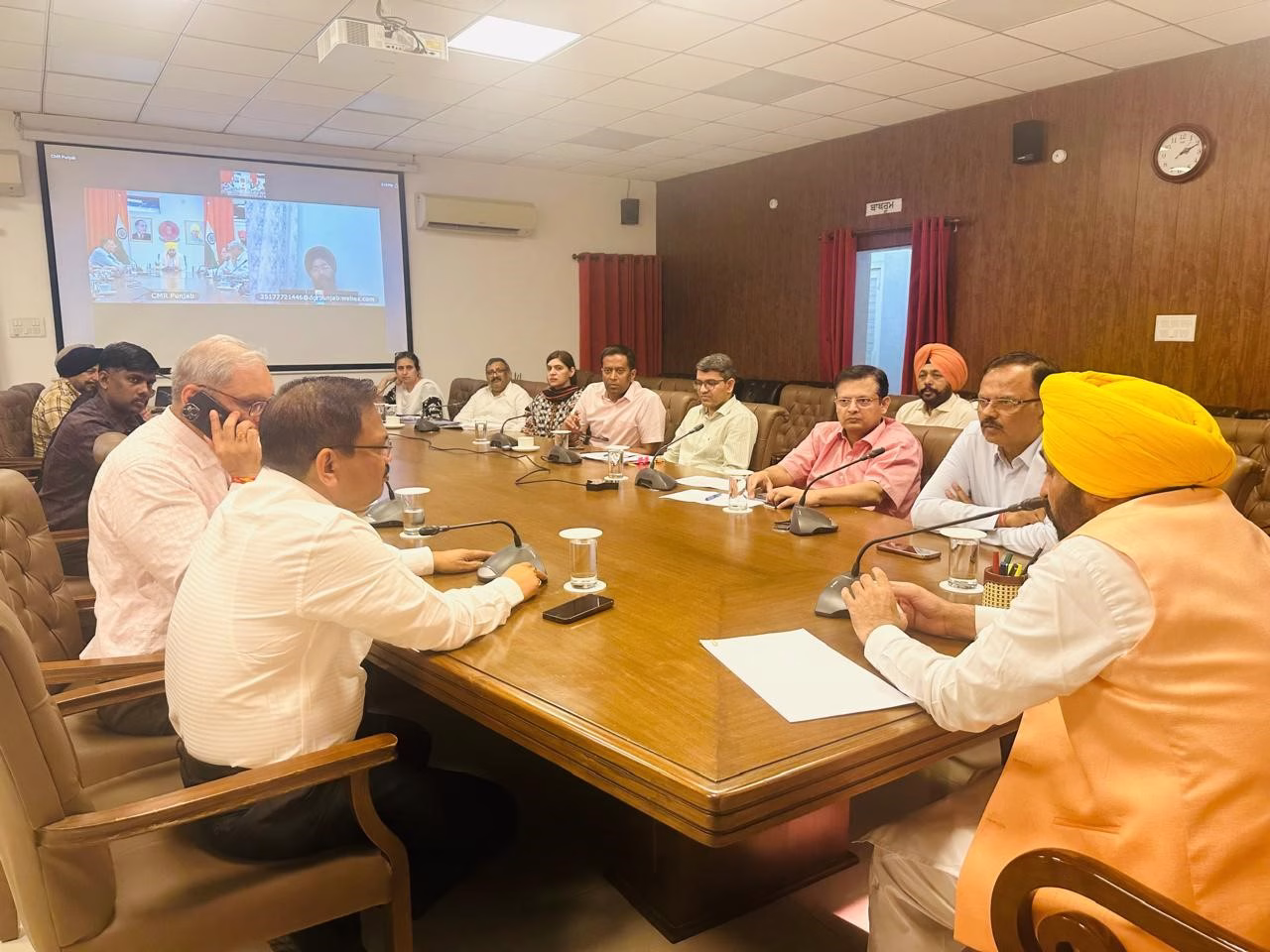 CM Bhagwant Mann ने निजी तौर पर अधिकारियों से खरीद कार्यों की प्रगति की समीक्षा की