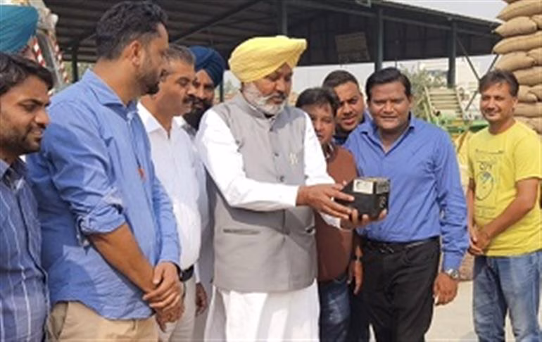 Finance Minister Harpal Singh Cheema ने दिड़बा में चल रही धान की खरीद का औचक निरीक्षण किया 12 Finance Minister Harpal Singh Cheema ने दिड़बा में चल रही धान की खरीद का औचक निरीक्षण किया