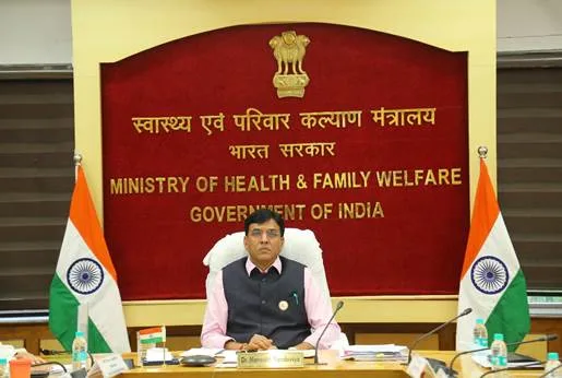 Ministry of Health and Family Welfare ने वैश्विक स्वीकृत मानकों के साथ भारत के नियामक ढ़ांचे को संरेखित करने के उद्देश्य से चिकित्सीय उपकरणों के लिए विस्तृत नियामकों की शुरूआत की है