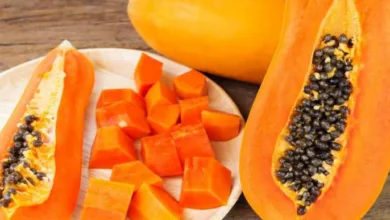 ये फल "PAPAYA" कब्ज को दूर करते हैं और कोलन की गंदगी को साफ करते हैं।