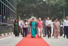 CM Atishi ने पूर्व उप मुख्यमंत्री मनीष सिसोदिया के साथ दिल्ली स्पोर्ट्स स्कूल का