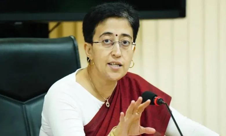 CM Atishi: दसवीं और बारहवीं कक्षा के विद्यार्थियों के लिए भी स्कूल बंद रहेंगे