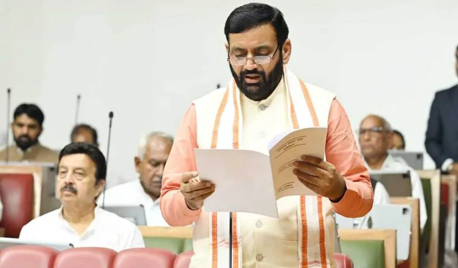 CM Nayab Saini ने शोक प्रस्ताव पढ़कर परिवारों के प्रति संवेदना व्यक्त की। 12 CM Nayab Saini ने शोक प्रस्ताव पढ़कर परिवारों के प्रति संवेदना व्यक्त की।