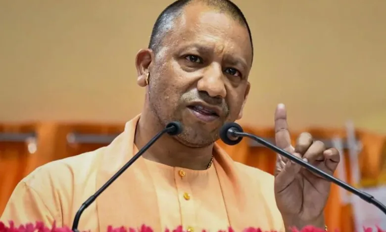 CM Yogi Adityanath चुनावी सभा में बरसे, एक औरंगजेब था, दूसरे JMM के मंत्री आलमगीर; दोनों ने देश को लूटा