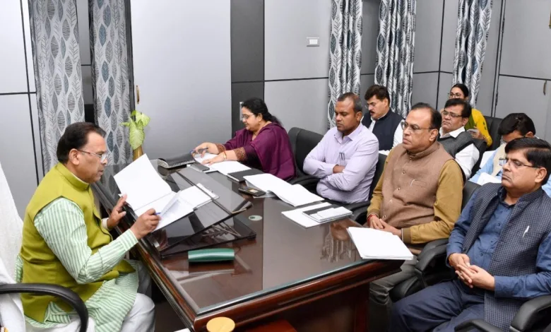Minister Narendra Kashyap ने योजनाओं के प्रभावी क्रियान्वयन को लेकर अधिकारियों को निर्देश दिए