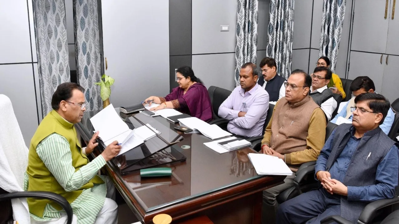 Minister Narendra Kashyap ने योजनाओं के प्रभावी क्रियान्वयन को लेकर अधिकारियों को निर्देश दिए