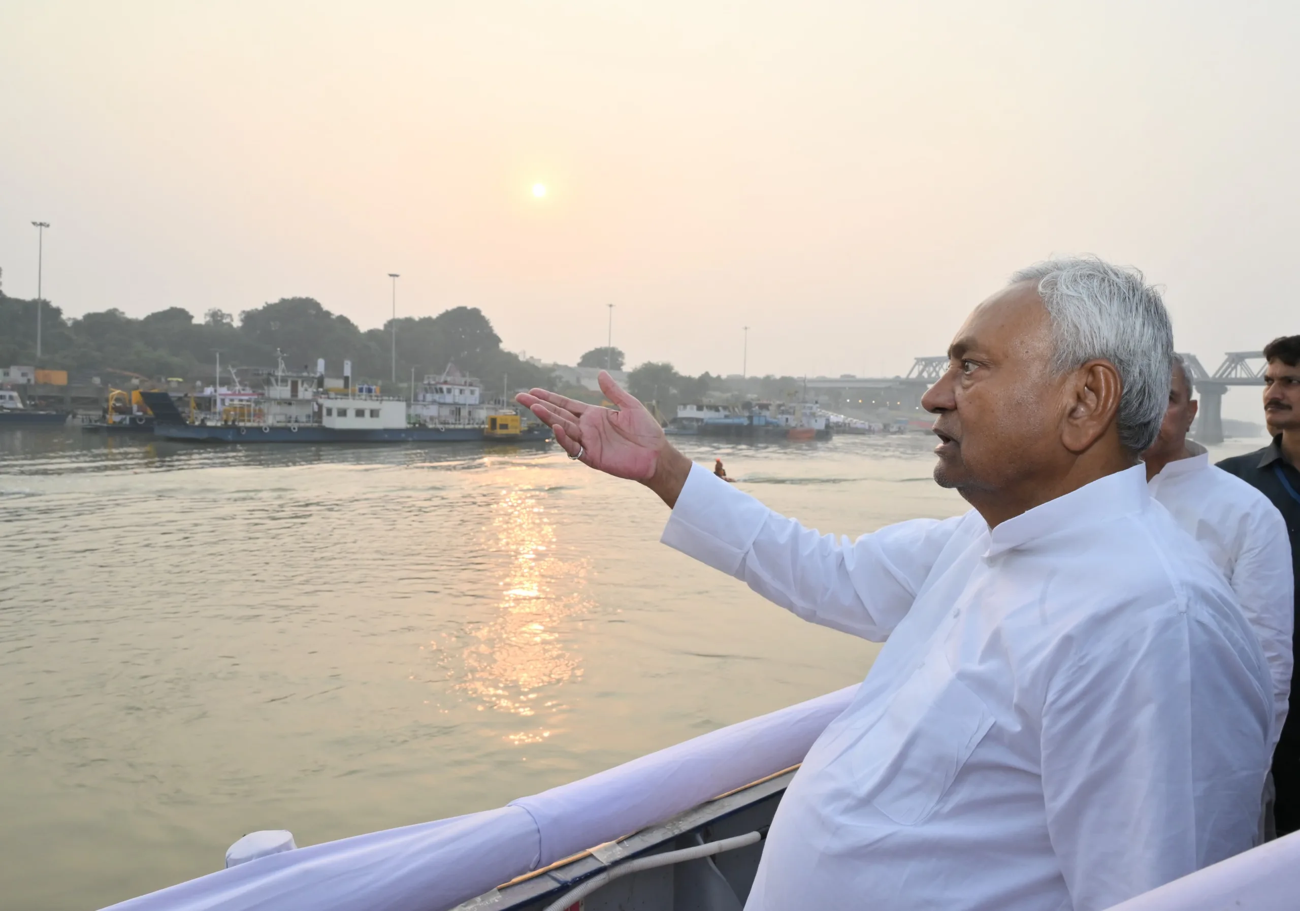 CM Nitish Kumar ने बेगूसराय जिले के नवनिर्मित सिमरिया घाट का किया निरीक्षण, छठ महापर्व की तैयारियों का लिया जायजा