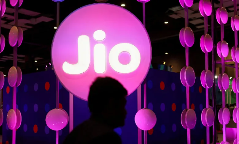 Reliance Jio ने दी खुशियों की सौगात, अब केवल 11 रुपये में अनलिमिटेड डाटा का आनंद ले सकते हैं।