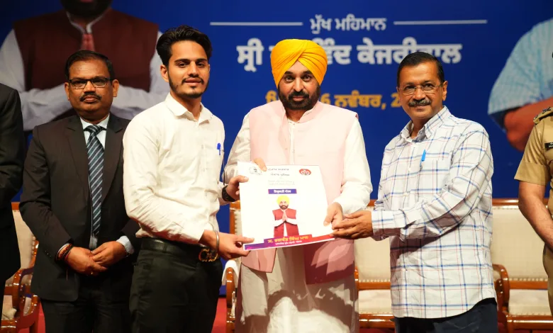 CM Bhagwant Mann: नवनिर्वाचित पुलिस कर्मियों ने मुफ्त, निष्पक्ष और पारदर्शी भर्ती के लिए मुख्यमंत्री को धन्यवाद दिया