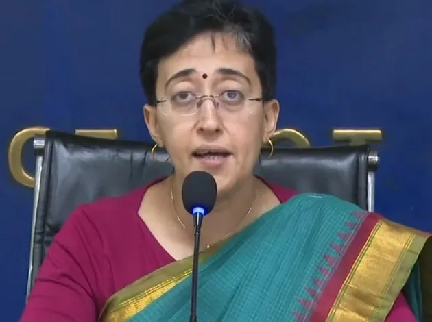 CM Atishi ने जाम से निजात के लिए लिया फैसला, बदला सरकारी दफ्तरों का समय,