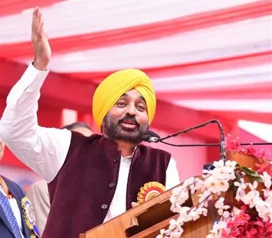 CM Bhagwant Mann ने होशियारपुर में युवक मेले में संत राम उदासी की क्रांतिकारी कविता सुनाकर दर्शकों का मन मोहा