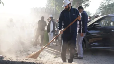 CM Nayab Saini ने झाड़ू लगाकर दिया स्वच्छता का संदेश, कहा कि भगवान कृष्ण ने मानवता का संदेश दिया