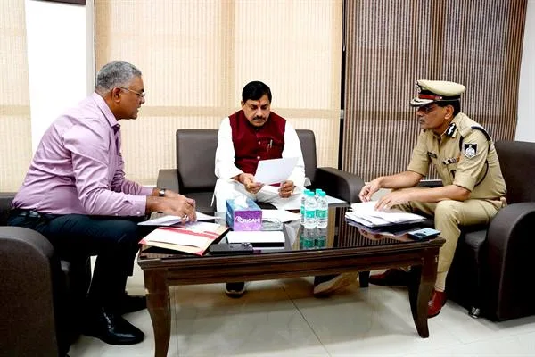 CM Dr. Mohan Yadav पुलिस को प्रोत्साहित करने पहुंचे राज्य साइबर पुलिस मुख्यालय