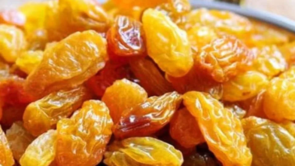 Raisins For Iron Deficiency: शरीर में खून की कमी को दूर करने के लिए किशमिश का सही सेवन कैसे करें, हीमोग्लोबिन भी बढ़ने लगेगा, जानें सही तरीका