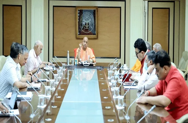 CM Yogi Adityanath ने चालू वित्तीय वर्ष में कर-करेत्तर राजस्व प्राप्तियों की अद्यतन स्थिति की समीक्षा की